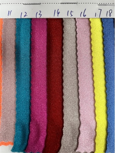 DG-BT  再生錦綸有光萊卡  成分：82%再生錦綸  18%氨綸 克重：180g/㎡ 幅寬：150CM 正面照